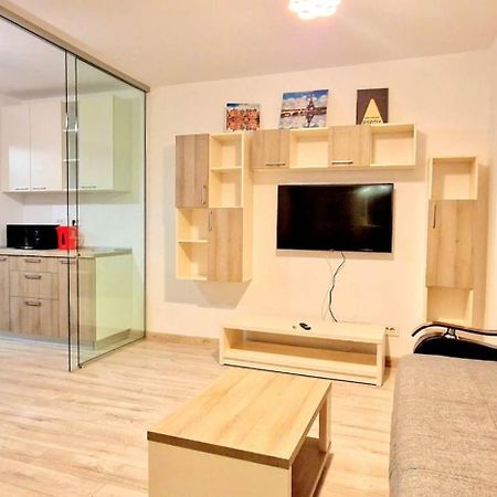 Big & Cosy Apartment With 3 Double Beds & 2 Bathrooms Jászvásár Kültér fotó