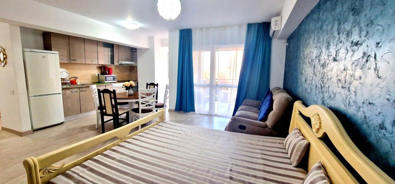 Big & Cosy Apartment With 3 Double Beds & 2 Bathrooms Jászvásár Kültér fotó