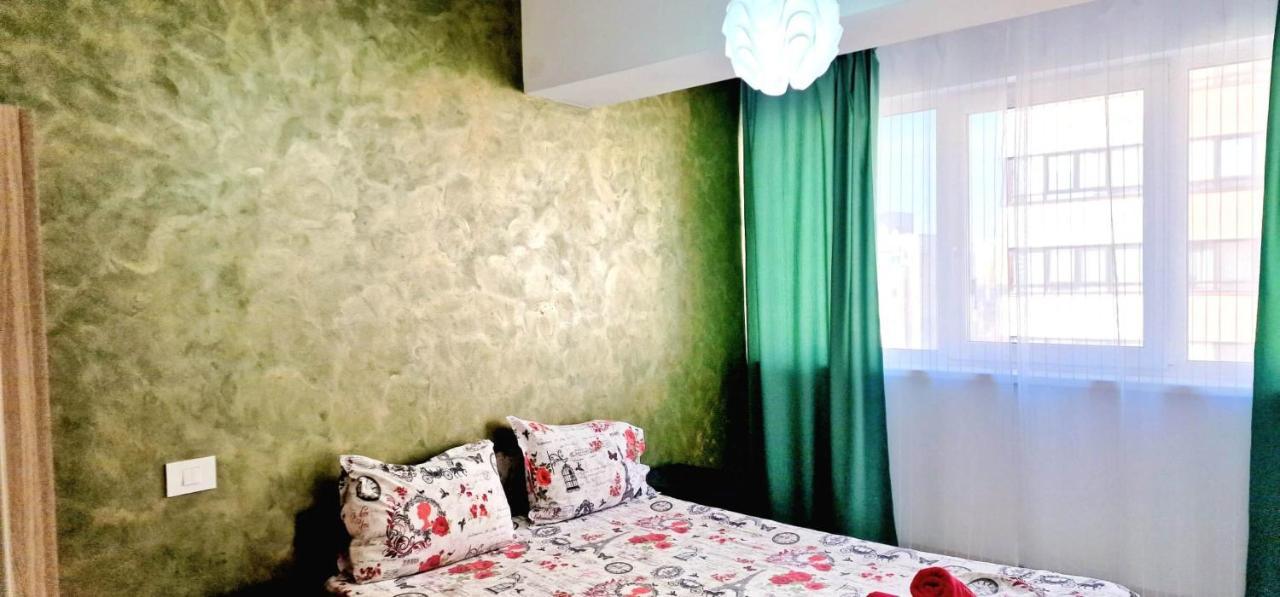 Big & Cosy Apartment With 3 Double Beds & 2 Bathrooms Jászvásár Kültér fotó